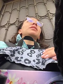 karlamorris  online show from 8, 4, 2026