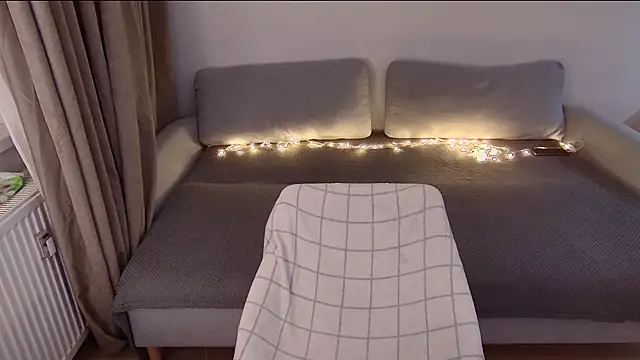 Snapshot of crystal_lilith chatting on 23, 11, 2025 crystal lilith online show from 23, 11, 2025