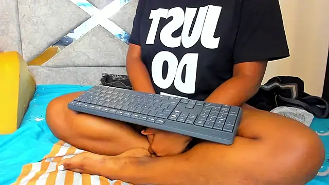 EvaxEmma online show from 17, 3, 2025