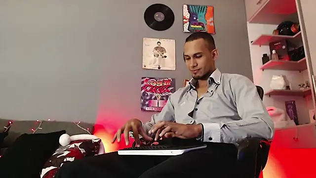 Snapshot of MagnusFrost chatting on 28, 12, 2024 MagnusFrost online show from 28, 12, 2024