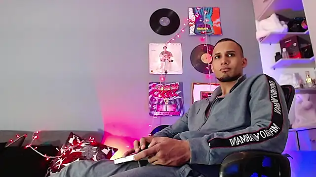 Snapshot of MagnusFrost chatting on 31, 12, 2024 MagnusFrost online show from 31, 12, 2024