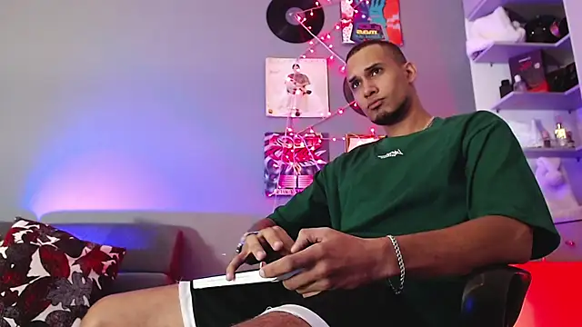 Snapshot of MagnusFrost chatting on 3, 1, 2025 MagnusFrost online show from 3, 1, 2025