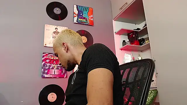 Snapshot of MagnusFrost chatting on 14, 1, 2025 MagnusFrost online show from 14, 1, 2025