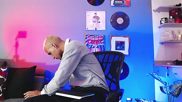 Snapshot of MagnusFrost chatting on 18, 1, 2025 MagnusFrost online show from 18, 1, 2025