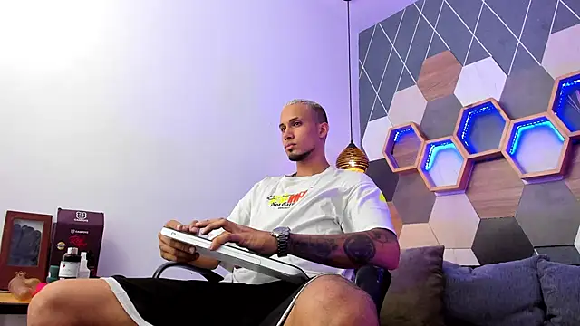 Snapshot of MagnusFrost chatting on 29, 1, 2025 MagnusFrost online show from 29, 1, 2025