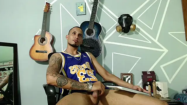 Snapshot of MagnusFrost chatting on 4, 2, 2025 MagnusFrost online show from 4, 2, 2025