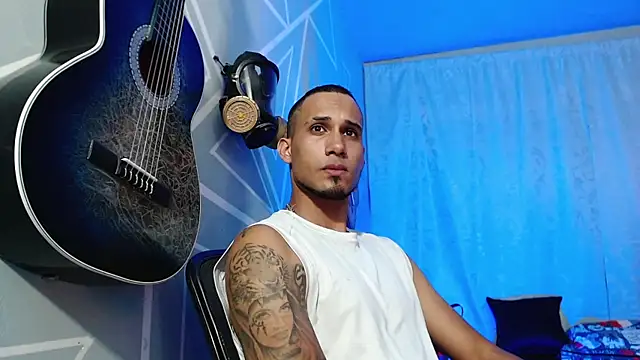 Snapshot of MagnusFrost chatting on 5, 2, 2025 MagnusFrost online show from 5, 2, 2025