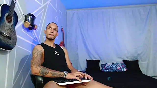 Snapshot of MagnusFrost chatting on 7, 2, 2025 MagnusFrost online show from 7, 2, 2025