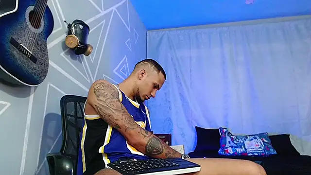 Snapshot of MagnusFrost chatting on 7, 2, 2025 MagnusFrost online show from 7, 2, 2025