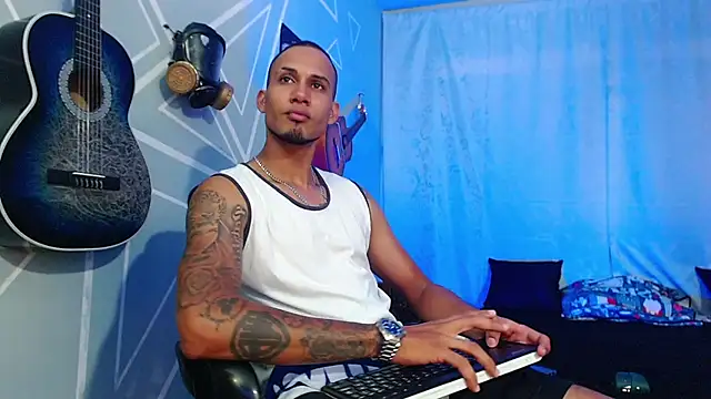 Snapshot of MagnusFrost chatting on 11, 2, 2025 MagnusFrost online show from 11, 2, 2025