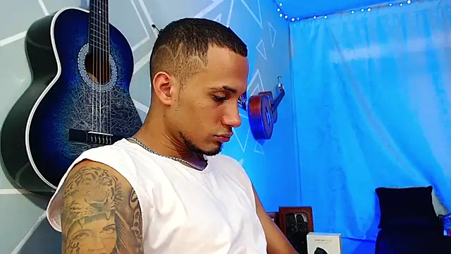 Snapshot of MagnusFrost chatting on 19, 2, 2025 MagnusFrost online show from 19, 2, 2025