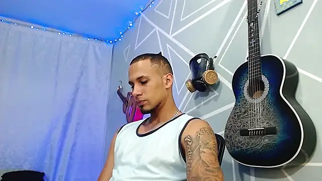 Snapshot of MagnusFrost chatting on 4, 3, 2025 MagnusFrost online show from 4, 3, 2025