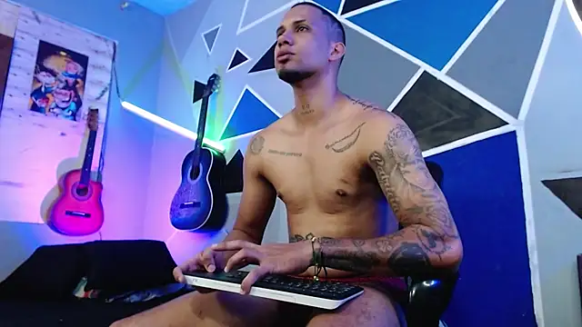 Snapshot of MagnusFrost chatting on 6, 10, 2025 MagnusFrost online show from 6, 10, 2025