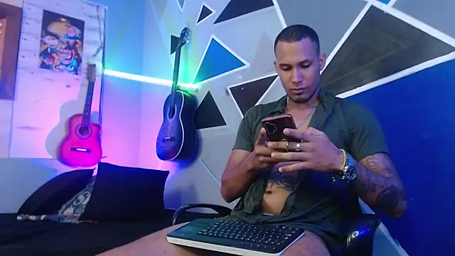 Snapshot of MagnusFrost chatting on 14, 10, 2025 MagnusFrost online show from 14, 10, 2025