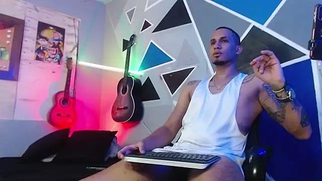 Snapshot of MagnusFrost chatting on 20, 10, 2025 MagnusFrost online show from 20, 10, 2025