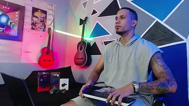 Snapshot of MagnusFrost chatting on 22, 10, 2025 MagnusFrost online show from 22, 10, 2025