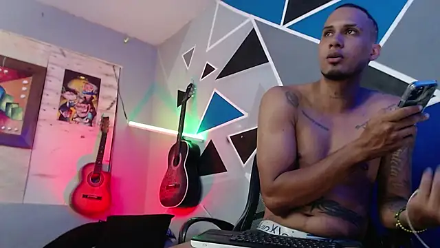 Snapshot of MagnusFrost chatting on 30, 10, 2025 MagnusFrost online show from 30, 10, 2025