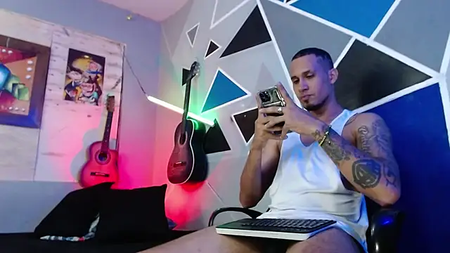 Snapshot of MagnusFrost chatting on 12, 11, 2025 MagnusFrost online show from 12, 11, 2025