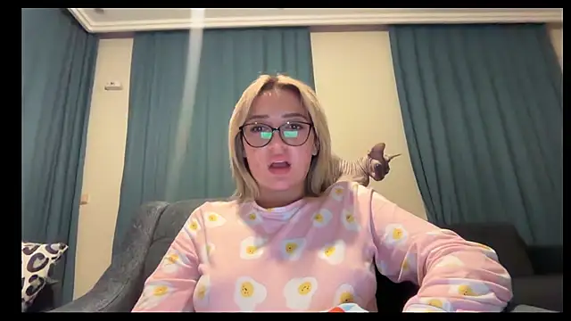 Snapshot of yaprakmericc chatting on 22, 11, 2025 yaprakmericc online show from 22, 11, 2025