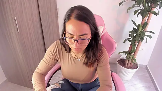 Sofi Martinezz0 online show from 23, 10, 2025