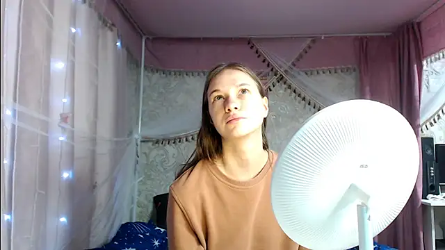 Snapshot of leila_bambi_ chatting on 12, 11, 2025 leila bambi online show from 12, 11, 2025