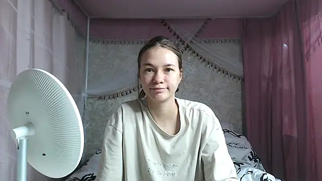 Snapshot of leila_bambi_ chatting on 23, 11, 2025 leila bambi online show from 23, 11, 2025