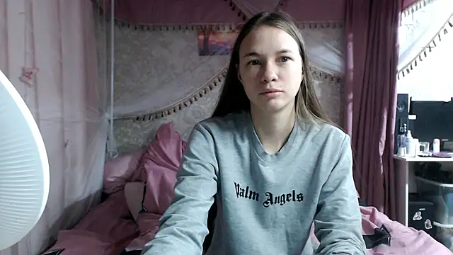 Snapshot of leila_bambi_ chatting on 2, 12, 2025 leila bambi online show from 2, 12, 2025