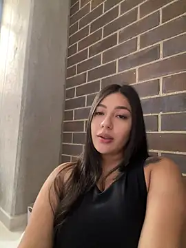 Latina vanessa online show from 22, 4, 2026