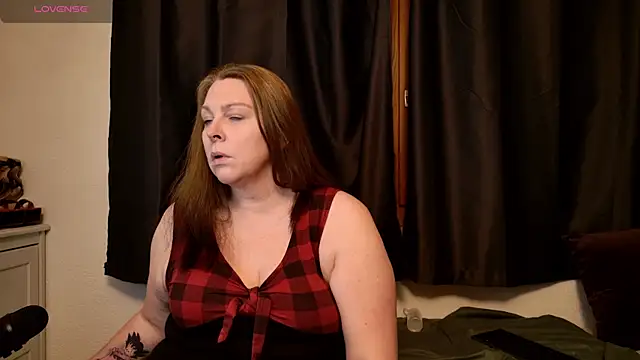 Snapshot of Big_Beautiful_MILF chatting on 17, 2, 2025 Big Beautiful MILF online show from 17, 2, 2025