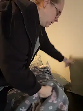 Snapshot of Big_Beautiful_MILF chatting on 20, 11, 2025 Big Beautiful MILF online show from 20, 11, 2025