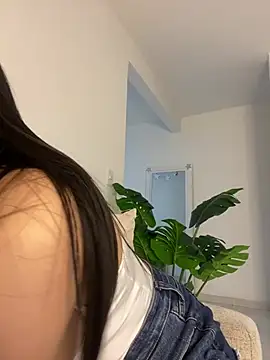 montmariana online show from 2, 2, 2025