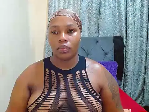 Snapshot of curvycloe1 chatting on 24, 12, 2024 curvycloe1 online show from 24, 12, 2024