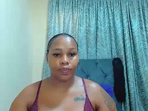 Snapshot of curvycloe1 chatting on 28, 1, 2025 curvycloe1 online show from 28, 1, 2025