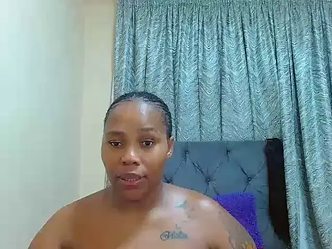 Snapshot of curvycloe1 chatting on 3, 2, 2025 curvycloe1 online show from 3, 2, 2025