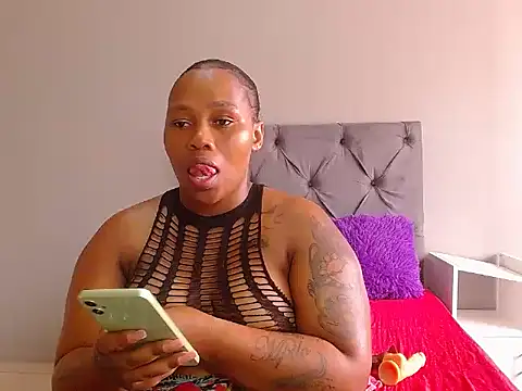 Snapshot of curvycloe1 chatting on 10, 2, 2025 curvycloe1 online show from 10, 2, 2025