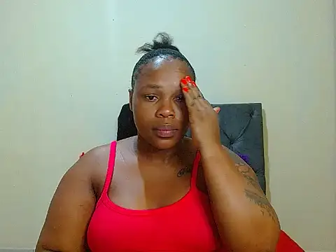 Snapshot of curvycloe1 chatting on 5, 3, 2025 curvycloe1 online show from 5, 3, 2025