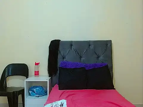 Snapshot of curvycloe1 chatting on 9, 3, 2025 curvycloe1 online show from 9, 3, 2025