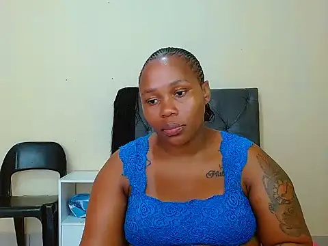 Snapshot of curvycloe1 chatting on 10, 3, 2025 curvycloe1 online show from 10, 3, 2025