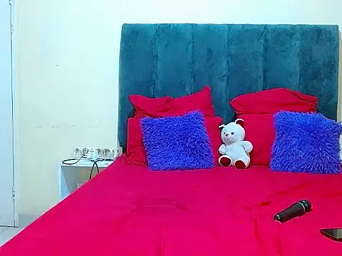 Snapshot of curvycloe1 chatting on 13, 10, 2025 curvycloe1 online show from 13, 10, 2025