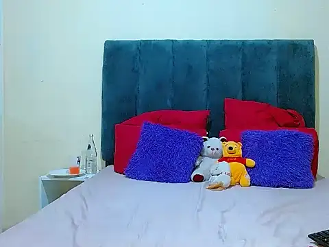 Snapshot of curvycloe1 chatting on 18, 10, 2025 curvycloe1 online show from 18, 10, 2025