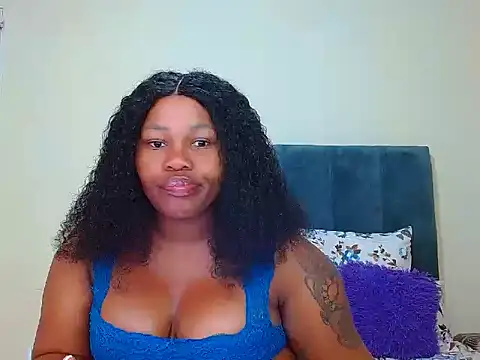 Snapshot of curvycloe1 chatting on 18, 11, 2025 curvycloe1 online show from 18, 11, 2025