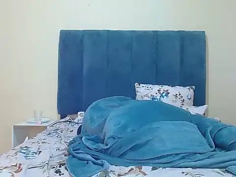 curvycloe1 online show from 22, 5, 2026