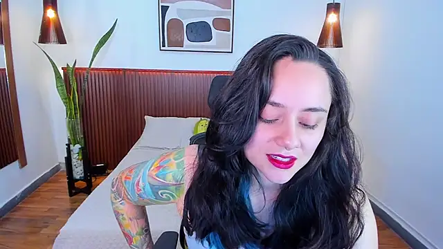 KatherineBond online show from 8, 9, 2025