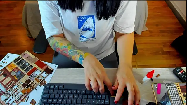 KatherineBond online show from 23, 9, 2025