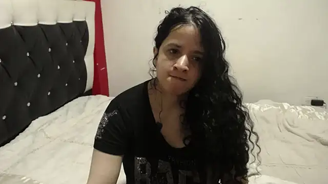 Snapshot of Katty_Bones chatting on 21, 10, 2025 Katty Bones online show from 21, 10, 2025