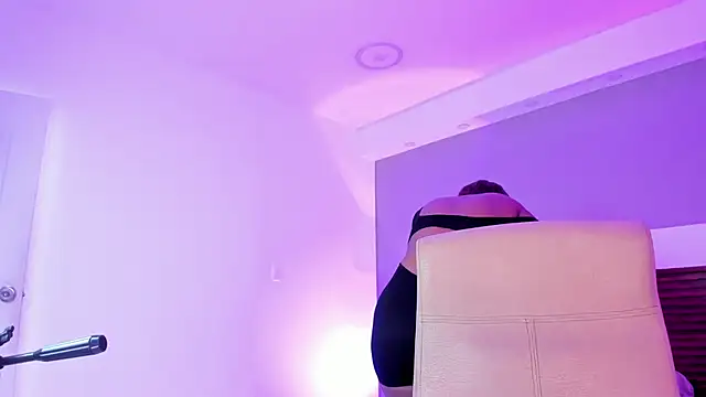 Adelehottman online show from 2, 4, 2026