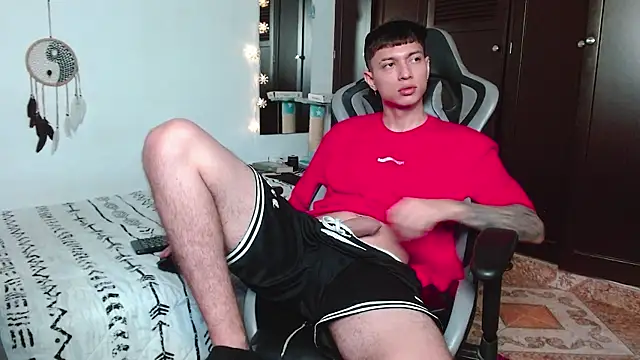 Snapshot of aaron_blug chatting on 10, 12, 2024 aaron blug online show from 10, 12, 2024