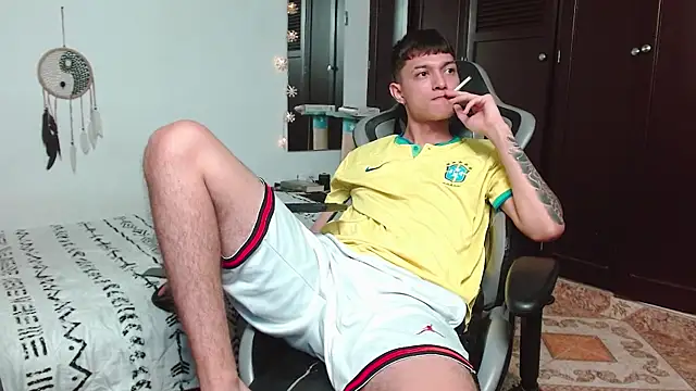 Snapshot of aaron_blug chatting on 11, 12, 2024 aaron blug online show from 11, 12, 2024