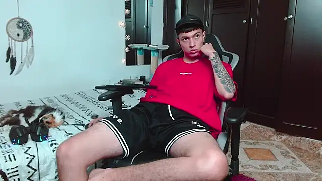 Snapshot of aaron_blug chatting on 12, 12, 2024 aaron blug online show from 12, 12, 2024