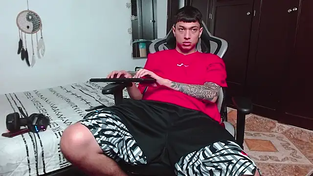 Snapshot of aaron_blug chatting on 20, 12, 2024 aaron blug online show from 20, 12, 2024